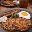 Rosti with black pepper sausage 😍 A friend brought us to this wallet-friendly place in town last night.