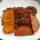 6🌟 / 10🌟 Noodles with Fried Chicken Cutlet and Luncheon Meat from Third Place Cafeteria at Mediacorp Campus