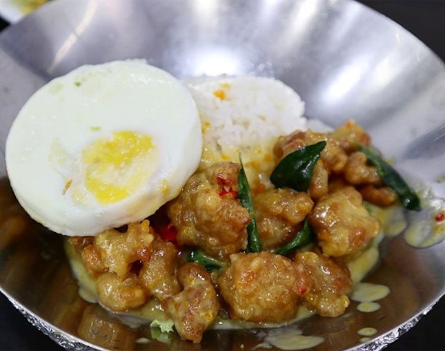 The famous Taste Good salted egg chicken rice (with egg)!