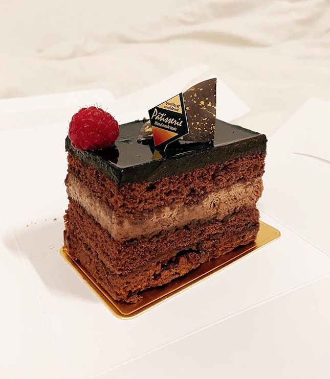 SINGAPORE
The 𝐂𝐨𝐜𝐨 𝐄𝐱𝐨𝐭𝐢𝐜 cake by Four Leaves is so delectable!