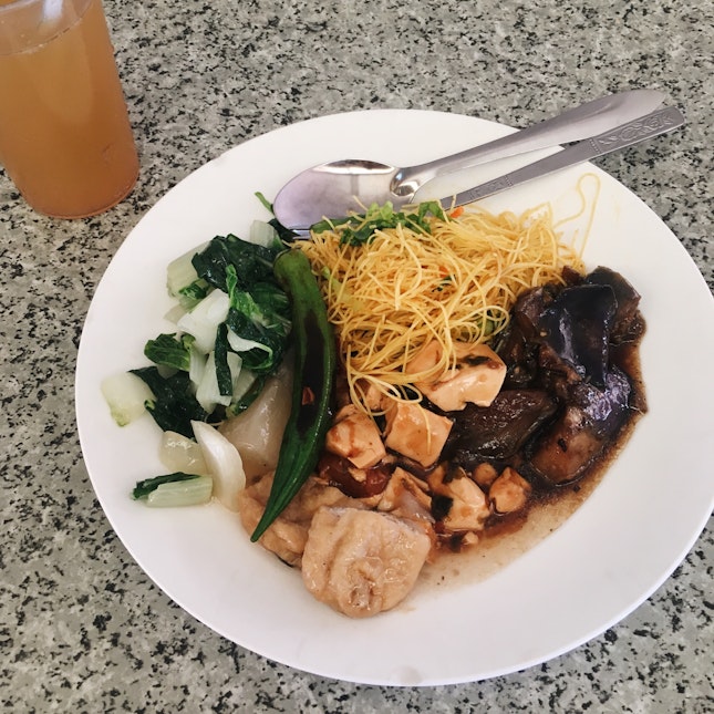 Mixed Vegetarian Meal + 1 Drink RM6