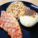Aburi mentaiko salmon with aglio olio and mashed potato 🐟

Rare nice lunch treat!