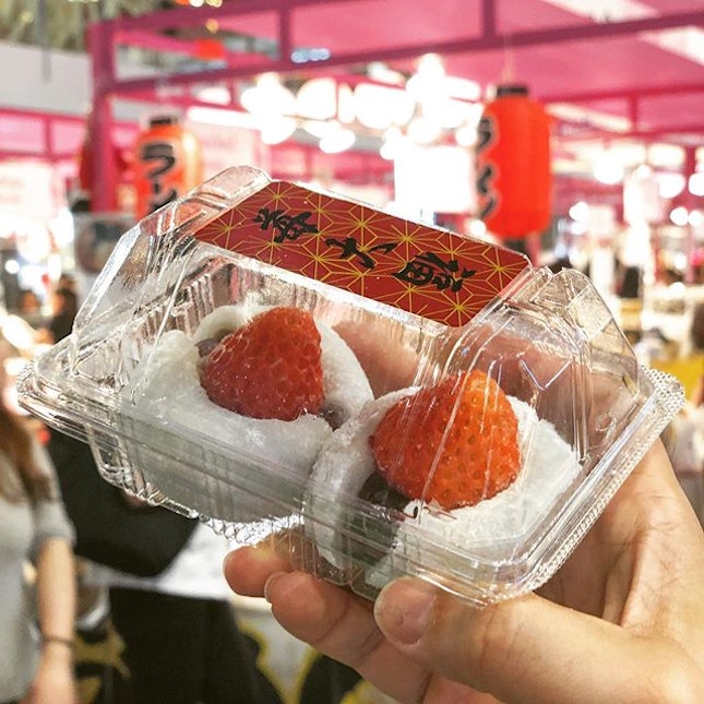 Sakura Matsuri Food Fair is back and I couldn’t help but indulge in these wonderfully plump strawberry daifukus.
