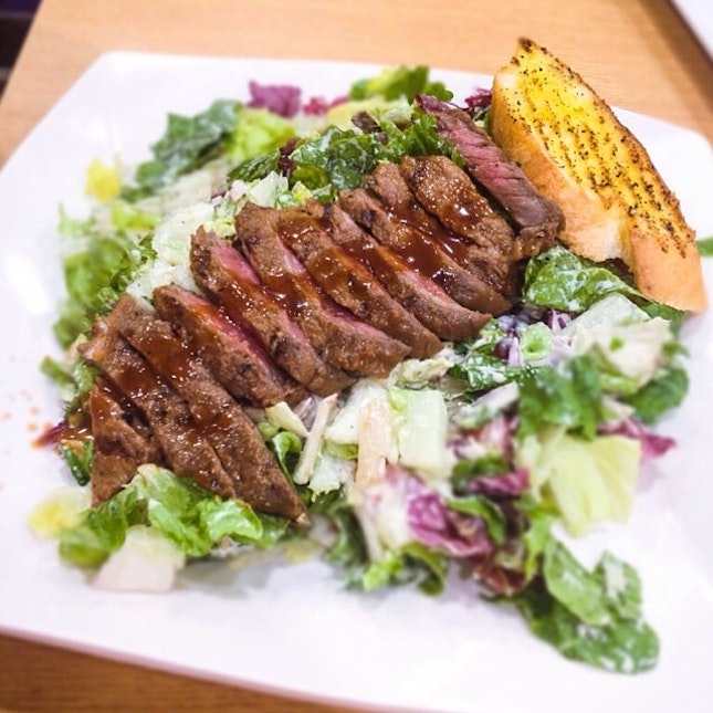 Alternatively, you may order from one of their premixed options like this Napa Steak Carvery Salad ($15.50).