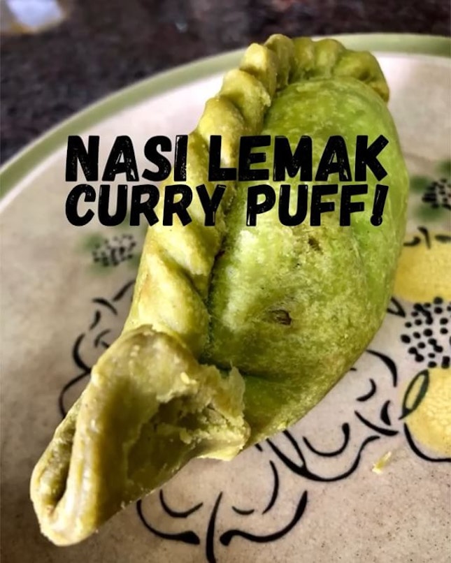 Nasi Lemak Curry Puff
Ok, 1st it was Nasi Lemak Burger, now NL curry pok.