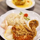 Nasi Goreng Ayam
The friedrice might be subtle but its the chicken that take centerstage.