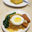 Dry Noodles with luncheon meat
Remembered Xin Wang used to be the ‘in place’ when the HK tea house scene were in trend!