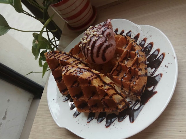 Waffle With One Scoop Of Ice Cream 8.8