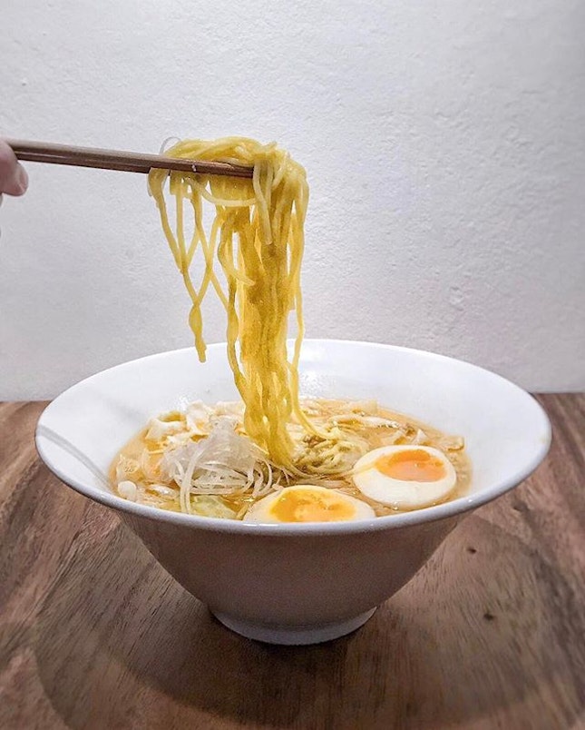 Created by Chef Mieda of Michelin-starred Kaiseki restaurant, not only does Jimoto Ya serve up deletable ramen, they also keep firm to not adding charsiew/bamboo shoots and just focusing on the ramen though minced meat is served in the bowl too.