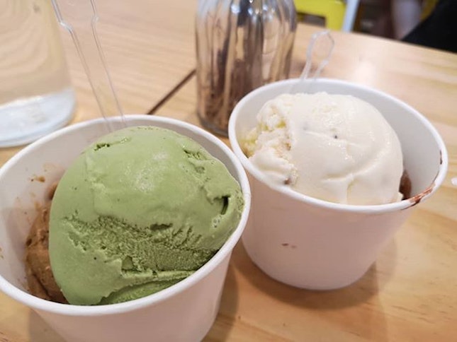 Merely ice cream is conveniently located in bencoolen, and just a walk away from all the different schools in the area.