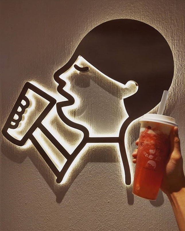 Hey Heytea, love your new outlet, concept, packaging and last but not least your Very Strawberry Cheezo😍

#heytea #verystrawberrycheezo #burpple  #jdkungfoodhunt