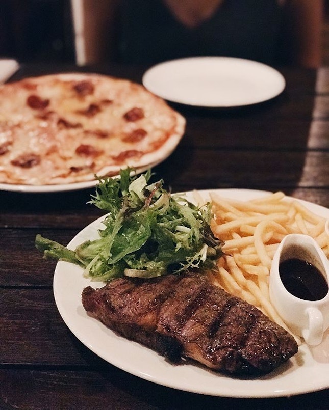 [Singapore] Awesome find from @eatigo_sg 😋 The steak was well cooked, pizza was cheesy and crispy, and their tomyum carbonara was really yummy too!