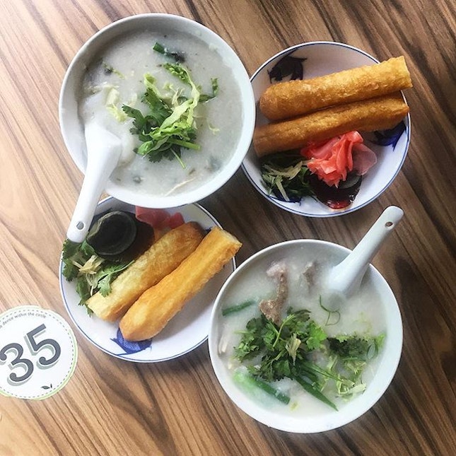 A morning stroll at the Botanic Gardens led us to join the queue for a bowl of Mui Kee's Congee, a pop up at Casa Verde.