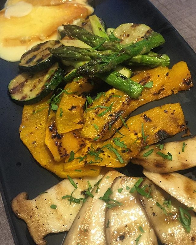 Grilled vegetables platter with grilled smoked cheese.