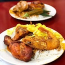 A snaking line can always be found at Deen Maju nasi kandar in Penang, and for a good reason!