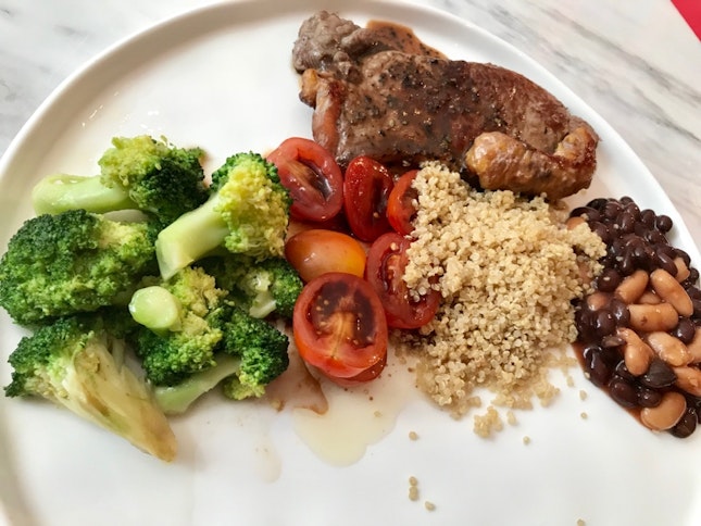 Grilled Beef + Quinoa + Tomato + Mixed beans