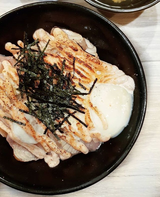 Mentaiko salmon don 🐟

Set lunch special: For just $13.90 nett, you get a generous serving of nicely flame-torched aburi salmon slices drizzled with creamy mentaiko sauce, topped with an onsen egg.