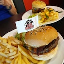 Wimpy Lamb Burgers 🍔 with Truffle & Salted Egg Fries 🍟
•
•
•
•
•
•
•
•
•
•
#fatpapas #cafehopping #cafehoppingsg #cafesg #sgcafes #sgcafefood #sgfood #sgfoodie #sgfoodies #sgeats #sgeatout #sgig #igsg #foodporn #foodspotting #foodinsing #foodie #instafoodsg #8dayseat #jiaklocal #burpple #burpplesg #hungrygowhere #eatbooksg #hangrysg #northpointcity #yishuneats #shopbackgo #tb #westernfood