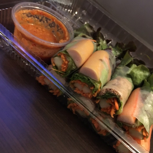 Street Food 👍🏻 Vermicelli Roll Hotdog Crabmeat Vegetable Thai Fresh Spring Rolls with Herbs (Kuay Teow Lui Suan)