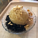 Black Gold Tora Ball Brown Ice #taiwanesefood #taiwanshavedice #taroball #brownice #food #foodporn #burpple #zomato