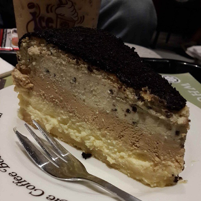 #dessert #tripledeckcheesecake #cheesecake #coffebean #coffee #foodgasm #foodporn #instafood #instadessert #yummy #alhamdulillah