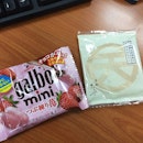 #munchies from #japan thanks to lovely colleague!!