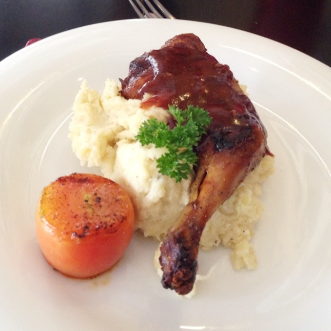 BBQ chicken with mashed potatoes 