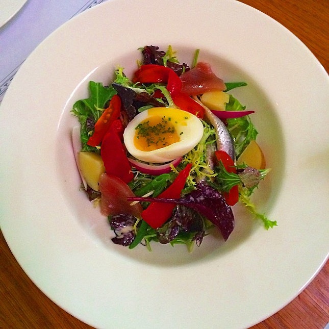 Nicoise salad 😋 #lunchTime #foodporn #icapturedfood #theWhiteRabbit