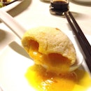 Nice crust to my flowing bun 😋 
#fathersdaydinner #custurdbun #sgfood