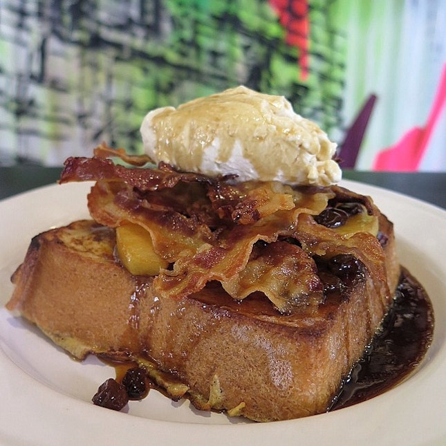 French Toast with Apple and Bacon 