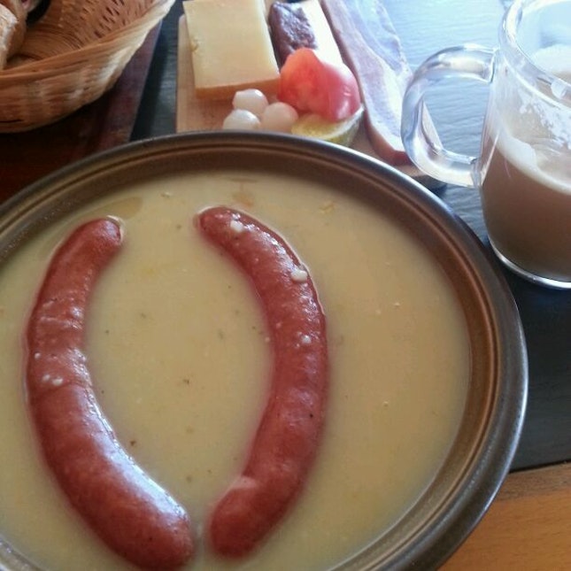 Sausage in Soup With Monch Kaffe