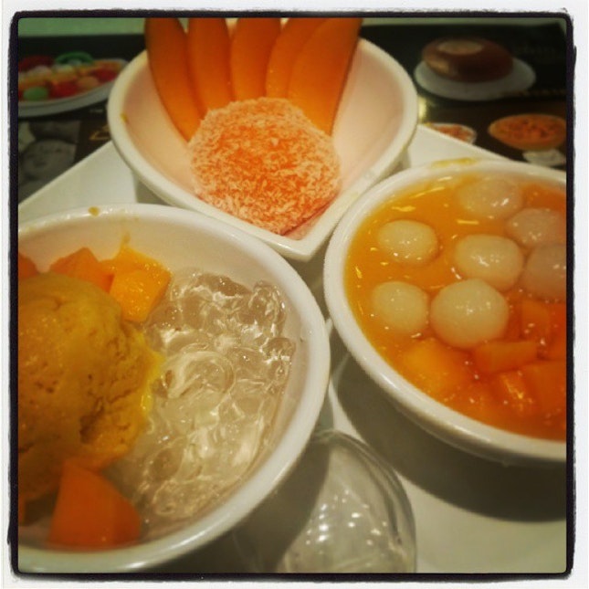 Always finding it hard to say no to Xu Liu Shan's mango platter dessert #foodporn #travel #hongkong #ilovemango