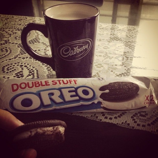 favorite 😊 #breakfast #oreo #doublestufforeo #hot #milk #insta #love #foods #cadbury #mug #hashtags 🍶💕☁
