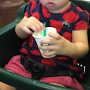 She also want her drink at @starbuckssg.