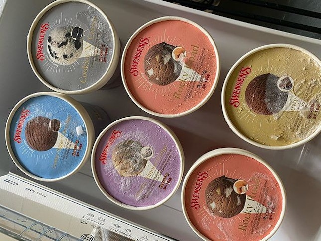 Today’s doorbell ringing is for the delivery of @swensenssingapore ice cream ordered over @misstamchiak’s Facebook Live!