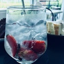 Non alcoholic Gin & Tonic at Inch.