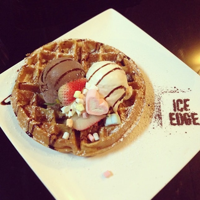 #Dessert at #IceAgeCafe for #Waffle #IceCream /w BFF @peishanx