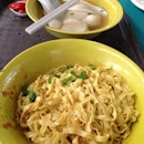 Dry Fishball Noodles @ Thye Hong Fishball Noodles Stall