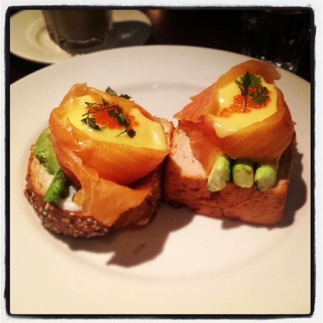 Norwegian - Avocado, poached egg with salmon, asparagus #brunch #wildhoney