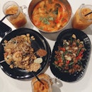 Yearly catch up & pokehunting over this delicious meal 🌞 | #igfood #sgig #igsg #sgfood #feedfeed #instasg #yummy #foodforfoodies #foodspotting #foodporn #foodie #instafood #foodgasm #food #foodcoma #cafehoppingsg #iphonesia #sgfoodies #chayen #singapore #igaddict #padthai #onthetable #pokemongo #priime #burpple #yelpsg #iknowsg #tomyum #thai