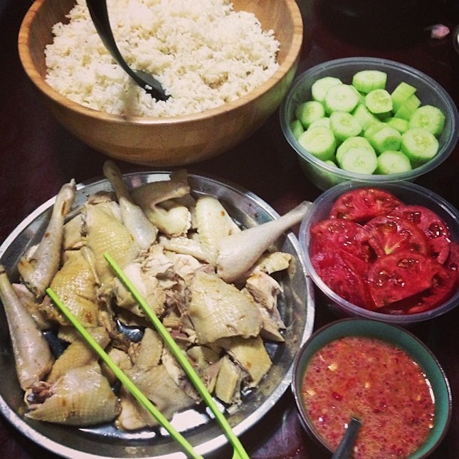 Homecooked Hainanese chicken rice cooked from scratch by yours truly.