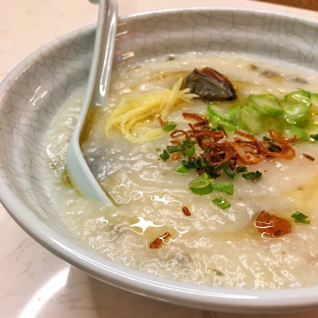 Congee with Preserved Egg & Choi Sum ($6.90)