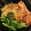 Chicken Cutlet Noodles ($4.50)
👵🏻 帅哥，你要什么？
👦🏻 我要，鸡鸡鸡排面 (Stuttering)
👵🏻 鸡鸡鸡鸡排面啊 😂
The noodles is one of the best I have tried.
