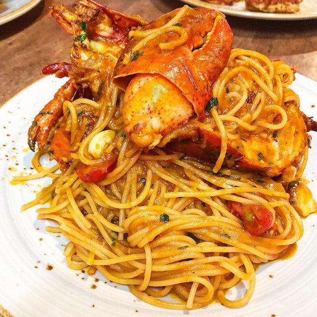 Bowen’s signature lobster with pasta in tomato sauce (market price)
